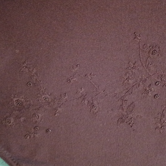 Round Neck Sleeveless Top - Picture 5 of 6